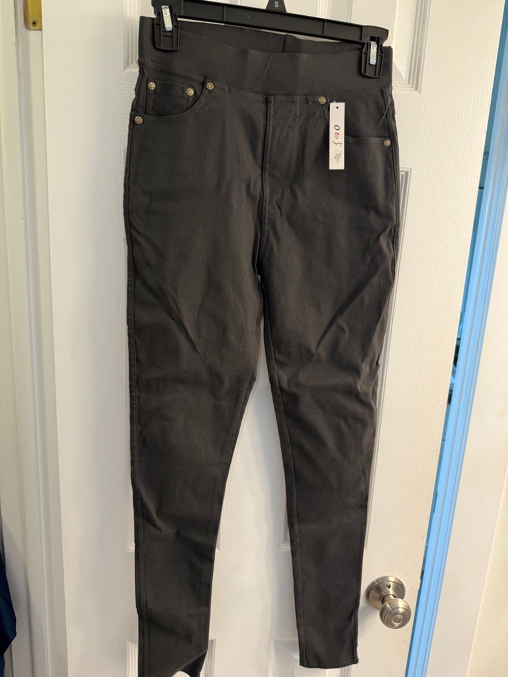 Women's Ankle-Length Cropped Pants - Black